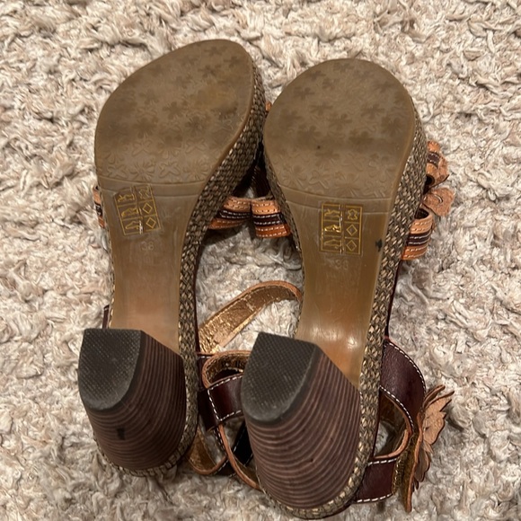 Spring Step Flower Sandals - Picture 4 of 7